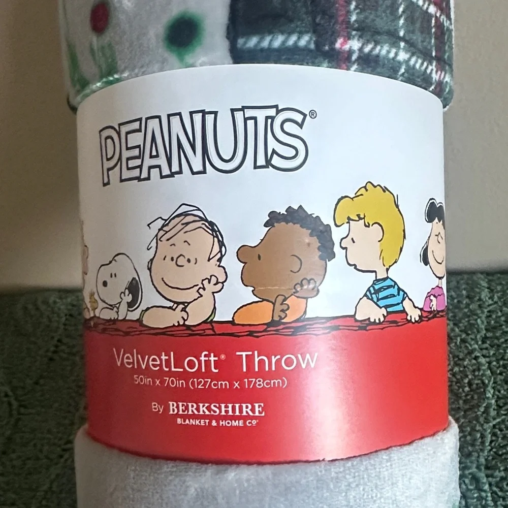 Berkshire Peanuts VelvetLoft Throw Blanket Snoopy Christmas Plaid Gray NEW!